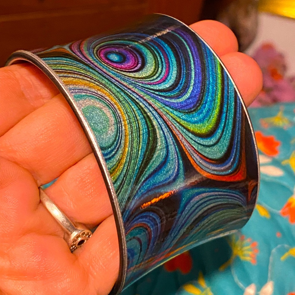BUNDLE SALE 5/$25! Funky wide cuff,black lucite/multicolor metallic swirl - Picture 4 of 11